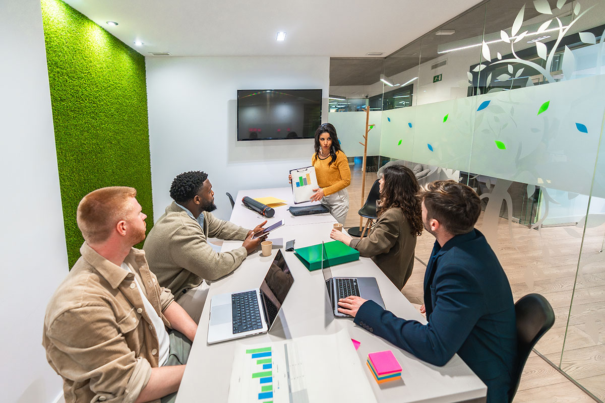 Global Hiring Accelerates for Q4
